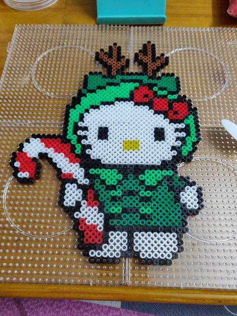 Pixel Art Natale, Christmas Melty Beads, Perler Christmas, Christmas Pixel, Hama Beads Christmas, Christmas Perler Beads, Easy Perler Bead Patterns, Easy Perler Beads Ideas, Perler Art