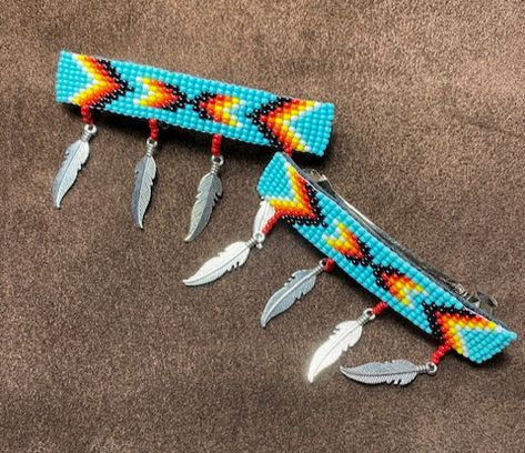 Native inspired/designed barrettes. They are hand loomed with glass seed beads (turgoise, black, red, orange, yellow & white). They are 3" long and 1/2" wide, the dangling silver plated feathers add another 1 1/4" to the width. Bead Loom Projects Ideas, Native Beadwork Earrings, Bead Loom Patterns Native, Powwow Beadwork, Hanging Feathers, Beaded Feathers, Beaded Barrettes, Beading Designs, Loom Designs