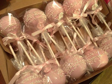 Pink Board Food, Pink Party Astetic, Pink And White Desserts, Bow Cake Pops, Girly Cake Pops, Cake Pop Aesthetic, Aesthetic Cake Pops, Cake Pops Packaging, Cake Pop Packaging Ideas