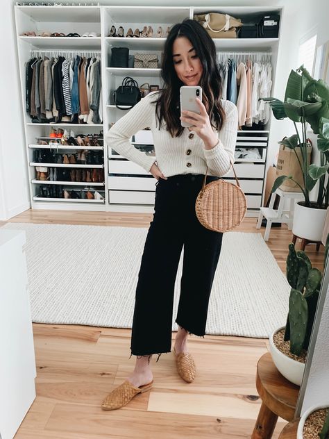 Straight Cropped Jeans Outfit, Wide Leg Black Jeans Outfit, Cropped Flare Jeans Outfit, Ankle Jeans Outfit, Flare Outfit, Cropped Pants Outfit, Wide Leg Black Jeans, Cropped Jeans Outfit, Crystalin Marie