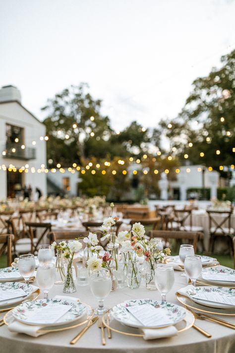 Simple Stems: Because the goal of the reception was to be inviting rather than imposing, Leslie kept the table flowers modern and clean. “It’s not the look of a typical wedding, where you see a real density of flowers. Everything is intentionally very light and airy,” she says. Kate Allen, Kansas Photos, Calligraphy Stationery, Dallas Arboretum, Wedding Designer, Wedding Tablescapes, Bridal Hair And Makeup, Table Flowers, Wedding Guests