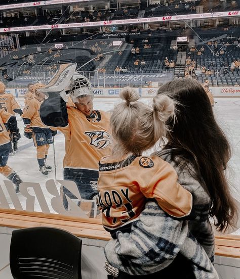 Hockey Family Aesthetic, Hockey Wife Aesthetic, Hockey Players Girlfriend, Hockey Friends, Sports Wife, Hockey Books, Hockey Boyfriend, Book Scrapbooking, Dad Aesthetic