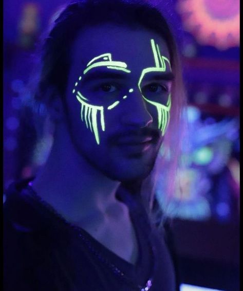 Neon Glow Makeup Ideas, Black Light Face Paint Ideas, Neon Glow Makeup, Blacklight Makeup Ideas, Glow Party Face Paint, Uv Body Painting Ideas, Neon Makeup Ideas Black Lights, Uv Makeup Ideas Black Lights, Uv Face Paint Ideas