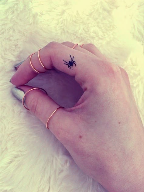 tiny spider Spiderman Tattoo, Tiny Finger Tattoos, Spider Web Tattoo, Web Tattoo, Hand And Finger Tattoos, Ring Finger Tattoos, Marvel Tattoos, Spider Tattoo, Fresh Tattoo