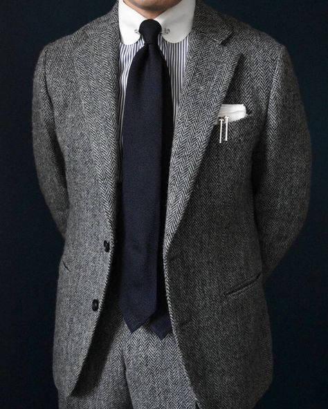 Gentleman Mode, Grey Suit Men, Grey Wool Suit, Bespoke Suits, Herringbone Suit, Herringbone Coat, Vintage Suit, Preppy Mens Fashion, Suit For Men