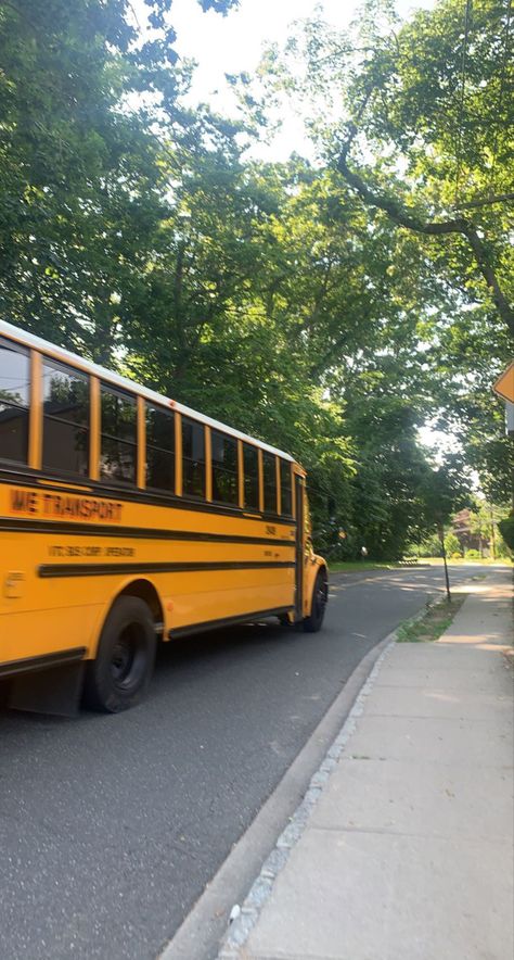 Usa High School, Life In Usa, Yellow School Bus, American High School, School Field Trip, American Teen, American School, High School Life, Exchange Student