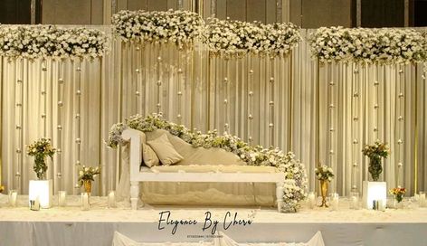 Sofa For Wedding Stage, Nikkah Hall Decoration, Reception Backdrop Ideas Indian, Nikah Stage Decoration, Bridal Stage Decoration, Simple Wedding Decorations Indian, Indian Reception Stage Decoration Backdrops, Simple Indian Wedding Decorations, Engagement Backdrop Indian