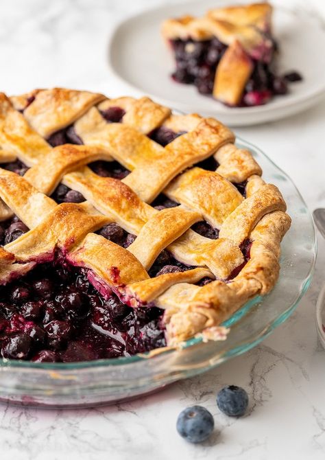 Fresh Blueberry Recipes, Summer Pie Recipes, Easy Blueberry Pie, Flakey Pie Crust, Fresh Blueberry Pie, Blueberry Pie Recipe, Homemade Blueberry Pie, Apple Pie Recipe Homemade, Coconut Cream Pie Recipes