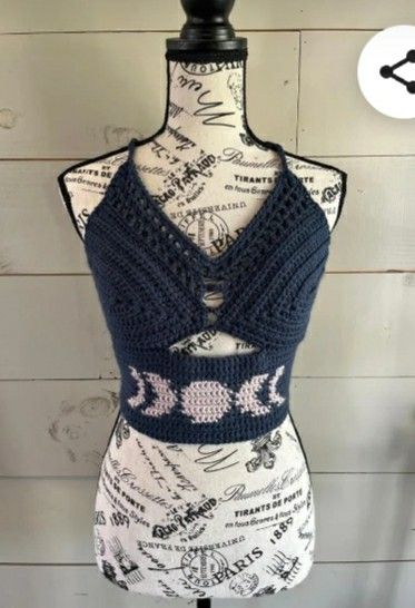 Crochet Spider Web Skirt, Witchy Crochet Top, Spooky Crochet Clothes, Halloween Crochet Ideas Clothes, Crochet Bat Top, Crochet Top Goth, Witchy Crochet Projects, Pagan Crochet Patterns Free, Gothic Crochet Ideas