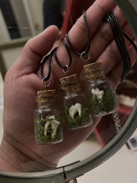 Goblin Jewelry, Jar Necklace, Witchy Trinkets, Trinkets Diy, Taxidermy Jewelry, Horn Bracelet, Tooth Necklace, Bone Jewelry, Animal Bones