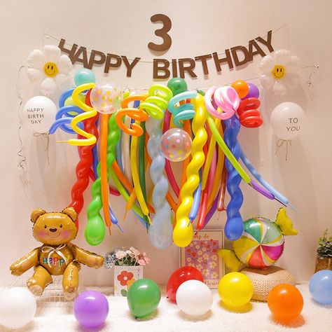 Birthday Decorations At Home, Twisting Balloons, Happy Birthday Decor, Simple Birthday Party, Colorful Birthday Party, Simple Birthday Decorations, Birthday Party Decorations Diy, Girl Birthday Decorations, Kids Birthday Themes