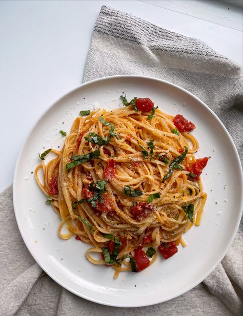 Spaghetti Aesthetic, Spaghetti Plate, Light Tomato Sauce, Fresh Spaghetti, Spaghetti Pomodoro, Pasta Aesthetic, Marzano Tomatoes, How To Make You, Good Recipe