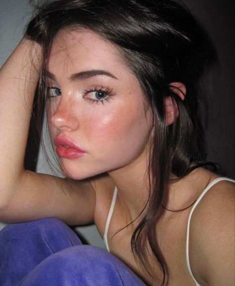 gracie mckenna girl aesthetic icon pfp Pale Girl, Cute Makeup Looks, Maquillaje Natural, Pale Skin, 가을 패션, Girls Makeup, Pretty Makeup, Cute Makeup, Aesthetic Makeup