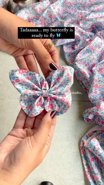 How To Make Butterfly With Fabric, Sewing Paterns, Diy Hair Accessories Ribbon, Fabric Crafts Diy, Butterfly Bow, Diy Butterfly, Tie Pattern, Handmade Hair Bows, Butterfly Hair Clip