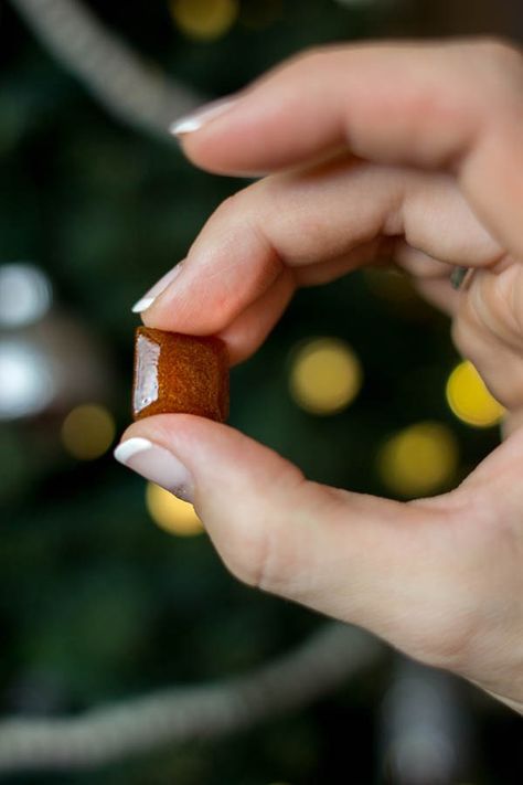 Apple Rooibos Throat Lozenges || Making your own throat lozenges for scratchy throats at home is easier than you think! || @stashtea @beardandbonnet Rooibos Tea Benefits, Throat Lozenges, Hard Candy Molds, Stash Tea, Hosting Friends, Vegan Challenge, Honey Diy, Nut Milk Bag, Rooibos Tea