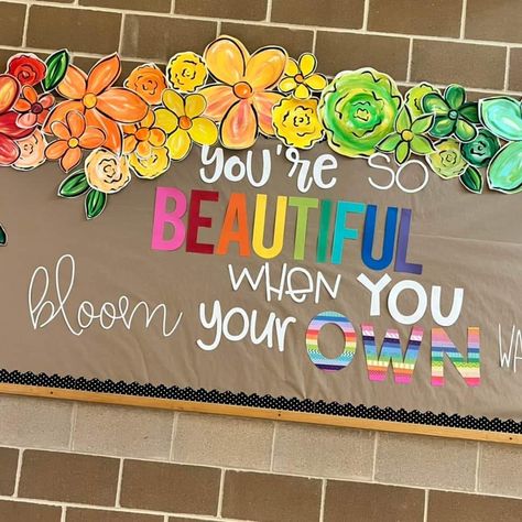 Flower Bulliten Board Ideas, You Belong Bulletin Board, Wildflower Bulletin Board, Floral Themed Classroom, Paper Flowers Bulletin Board, Art Classroom Mural, Pre Primary Classroom Decoration, Pride Bulletin Board, Flower Bulletin Board Ideas