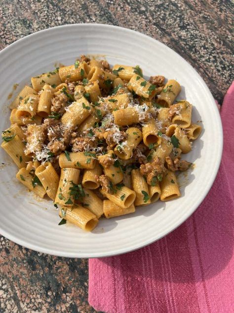 Chrissy Teigen Recipes, Spicy Rigatoni, Pasta Party, Mild Italian Sausage, Interesting Recipes, Pasta Pasta, Perfect Pasta, How To Cook Sausage, Easy Pasta Recipes