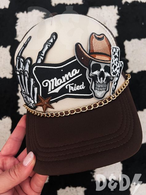 Country Trucker Hats For Women, Hand Painted Hats Design, Bride Trucker Hat, Hat Patches Design, Trucker Hat Bar Ideas, Hats With Patches, Trucker Hat With Patches, Diy Trucker Hat Ideas, Trucker Hat Bar