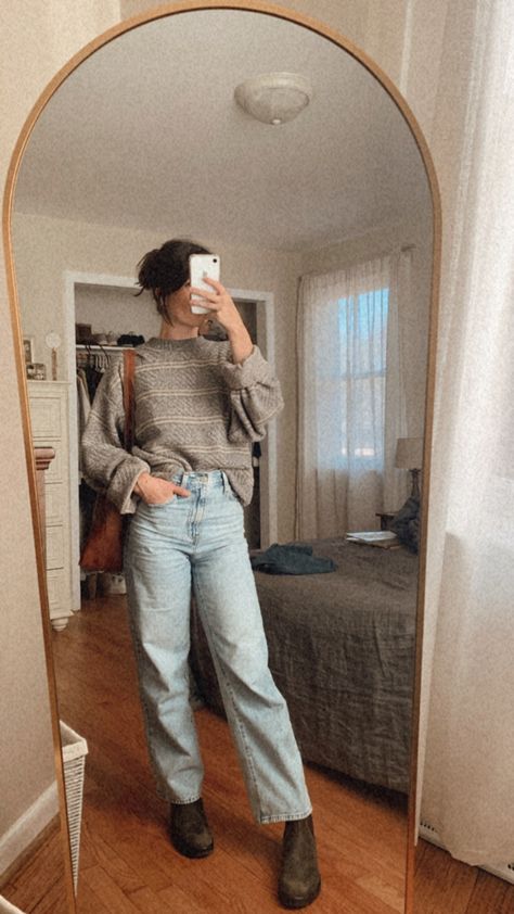 Levis Loose Fit Jeans, Fall Levis Outfit, Light Wash Levi Jeans Outfit, Classic Levis Jeans Outfit, Relaxed 90s Jeans Outfit, 90s Levis Outfit, Wide Leg Jeans Blundstones, Thrifted Sweater Outfit, Levi’s Outfit