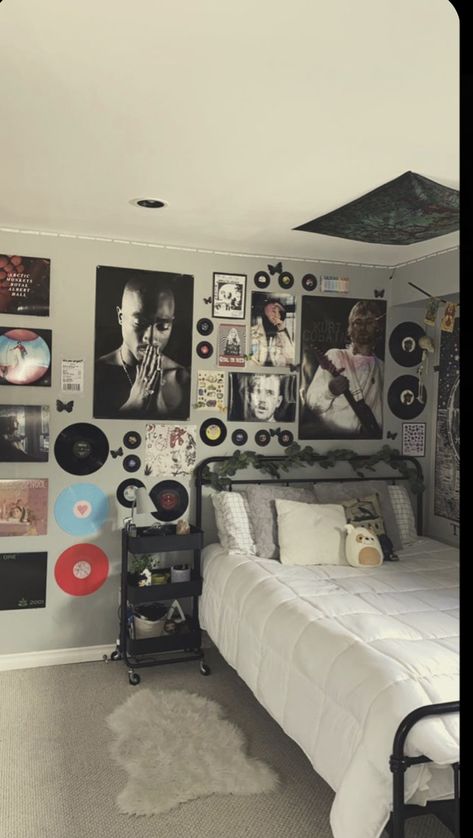 Punk Room, Music Bedroom, Retro Bedrooms, Chill Room, Retro Room, Room Redesign, Redecorate Bedroom, Cozy Room Decor, Pretty Room