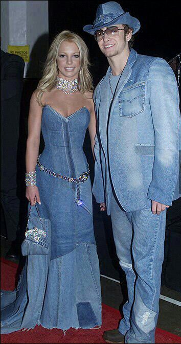 Britney and Justin all-denim outfits. Britney Spears Justin Timberlake, Mtv Awards, Canadian Tuxedo, Denim And Diamonds, Funny Fashion, Double Denim, Justin Timberlake, Fashion Hacks Clothes, Spears