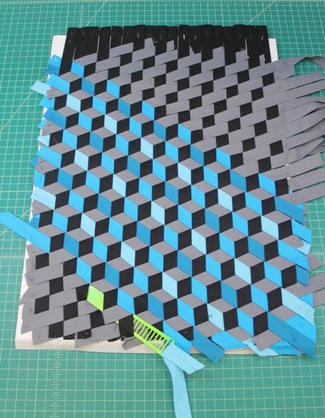 Weaving Patterns Design, Weaving Fabric, Tas Mini, Diy Fashion Projects, Fabric Weaving, Paper Weaving, Quilt Guild, Weaving Projects, Mini Quilts