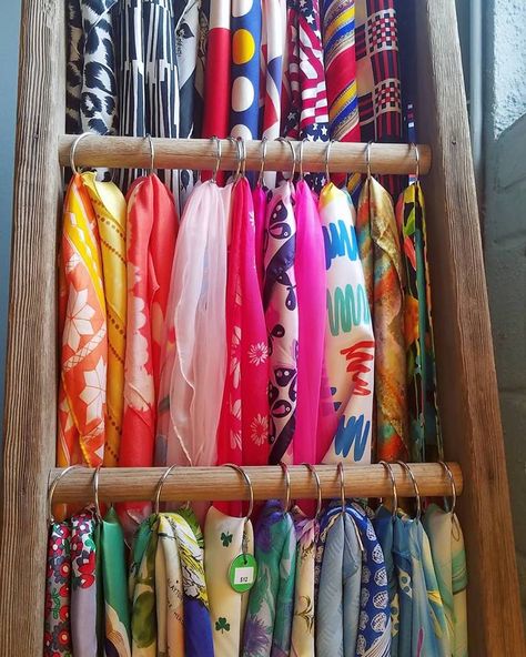 Boutique Scarf Display Ideas, Diy Scarf Storage Ideas, Closet Scarf Organization, Play Scarf Storage, Storage For Scarves Scarf Organization, Retail Scarf Display, Retail Scarf Display Ideas, Hanging Scarfs Ideas, Home Edit Scarf Storage