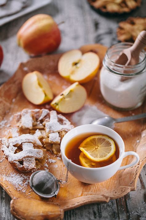 Tea Aestethic, Hot Lemonade, Tea Time Aesthetic, Sugar Cookie Fruit Tart, Fruit Sugar Cookies, Honey Breakfast, Tea With Lemon, Cocoa Tea, Apple Tea