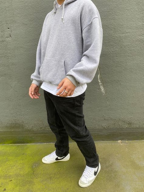 Grey Hoodie Outfit Men, Grey Hoodie Outfit, Wear Wolf, Gray Hoodie Outfit, Vintage Black Jeans, Hoodie Outfit Aesthetic, Uni Fits, White Blazers, Light Grey Hoodie