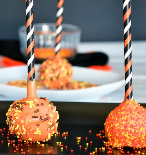 Funfetti Cake Pops Halloween Funfetti, Funfetti Cake Pops, Vanilla Cake Pops, Halloween Cake Pops, Fun Halloween Treats, Cake Pops How To Make, Orange Candy, Funfetti Cake, Pop Cans