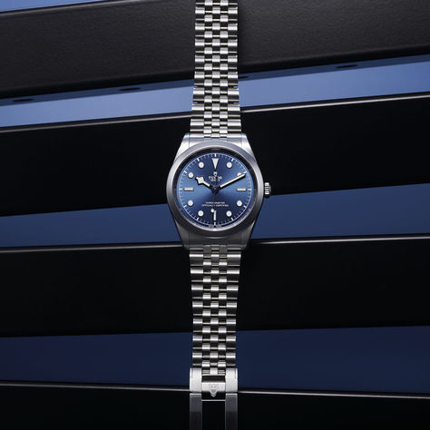 The new Tudor Black Bay 41, 41mm steel case. Blue dial. Manufacture calibre. Five-year guarantee. #TudorWatch #BornToDare #OfficialTudorRetailer #HalDavisJewelers Mont Blanc Watches, Movado Watches, Tool Watch, Bay Watch, Watch Reference, Tudor Watches, Tudor Watch, Raymond Weil, Breitling Watches