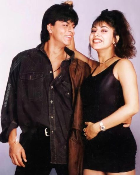 Srk And Gauri, Shahrukh Khan Family, Abram Khan, Shahrukh Khan And Kajol, Gauri Khan, Throwback Pictures, Bollywood Couples, Vintage Bollywood, 90s Fashion Outfits