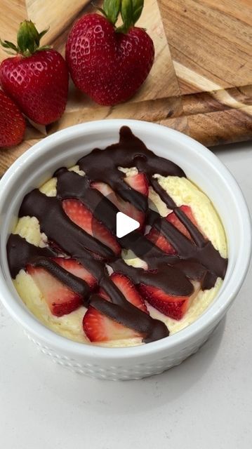 37K views · 2.7K likes | iRick Wiggins on Instagram: "Say “YUM” if you would eat this high protein 15 minute cheesecake 🍰😋  Ingredients: 8 oz cottage cheese  1/4 cup yogurt 1 egg 3 tbsp sweetener Optional:  Sliced strawberries Melted chocolate chips, sugar free  How to make it:  1. Blend all ingredients, pour into 2 ramekins & bake @ 350F for 15 mins. 2. Take them out, add your toppings and enjoy!" Cottage Cheese Yogurt Egg Cheesecake, Cottage Cheese Yogurt Cheesecake, Cottage Cheese Cheesecake Cups, Irick Wiggins Recipes, Cottage Cheese Yogurt, Irick Wiggins, Protein Sweets, Melted Chocolate Chips, High Protein Cheesecake