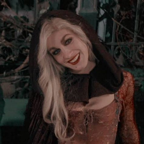 Sarah Sanderson Hocus Pocus, Hocus Pocus Sarah Sanderson, Hocus Pocus Sisters, Hermanas Sanderson, Hocus Pocus Costume, Hocus Pocus Movie, Sarah Anderson, Sarah Sanderson, Hocus Pocus Witches