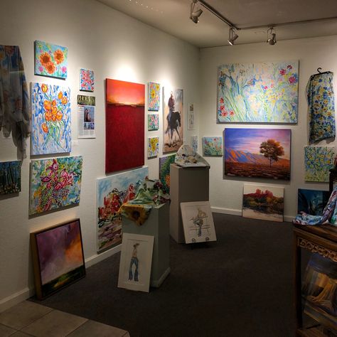 Small Town Art Gallery, Independent Art Gallery, Art Show Gallery, Artist Gallery Aesthetic, Local Art Gallery, Small Art Gallery Aesthetic, Pop Up Art Gallery Ideas, Gallerist Aesthetic, Art Shop Aesthetic