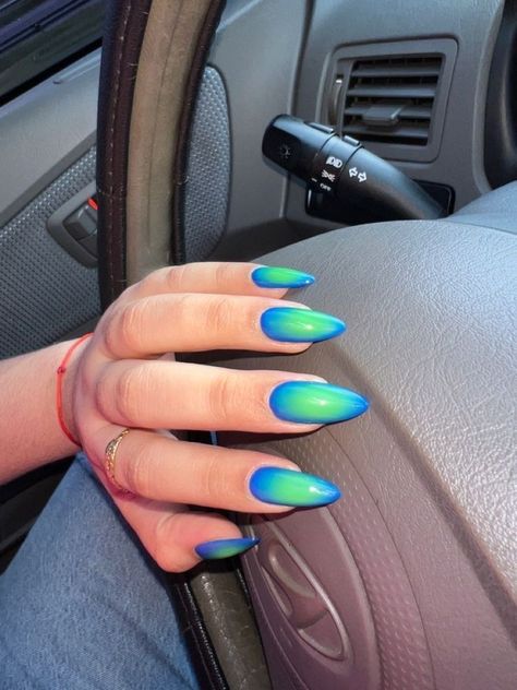 Simple Colorful Almond Nails, Aura Nails Colorful, Summer Nails Blue And Green, Aura Nails Blue And Green, Green And Blue Summer Nails, Neon Gradient Nails, Blue Green Aura Nails, Blue Nails Aura, Blue And Green Nail Art