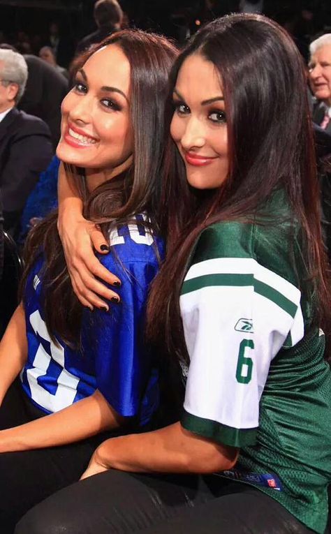 Sporty diva twins outside the ring Brie Bella Wwe, Bella Sisters, Nikki Bella Photos, The Bella Twins, Nikki And Brie Bella, Wwe Women, Wrestling Stars, Daniel Bryan, Wwe Female Wrestlers