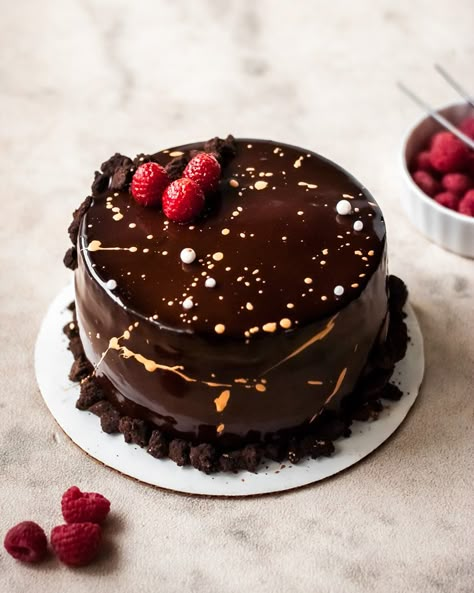 Chocolate and Raspberry Mousse Cake with Dark Chocolate Mirror Glaze • Cook Til Delicious Chocolate Cake Mirror Glaze, Mousse Cake Decoration Ideas, Chocolate Cake Images, Chocolate Raspberry Mousse Cake, Chocolate Mirror Glaze, Raspberry Mousse Cake, Birthday Cake Images, Mousse Cake Recipe, Mousse Cakes