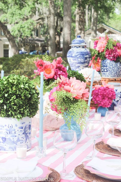 Simple Nature Decor Preppy Tablescape, Coastal Garden Party, Southern Tablescapes, Tablescapes Outdoor, Table Scape Ideas, Coastal Living Magazine, Magazine Table, Diy Table Top, Bridesmaid Luncheon