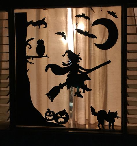 Easy Halloween Window Display, Halloween Shadow Window, Halloween Window Decorations Ideas, Halloween Sillouette Art Window Diy, Halloween Window Silhouettes Diy, Halloween Decorations For Windows, Halloween Silhouettes Window, Halloween Window Ideas, Window Art Halloween