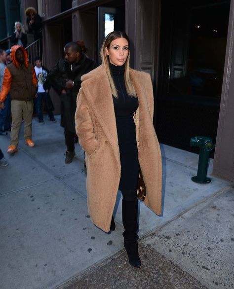 Kendall Kardashian, Max Mara Teddy Coat, Teddy Coat Outfit, Estilo Kim Kardashian, Edgy Fits, Max Mara Coat, Kim Kardashian Outfits, Robert Kardashian, Winter Outfits Warm