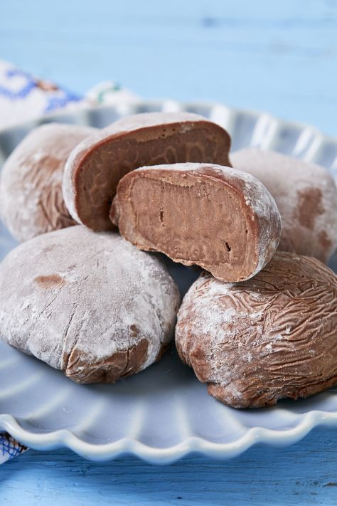 Chocolate Mochi Ice Cream, Mochi Ice Cream Recipe, Ice Cream Mochi, Chocolate Mochi, Mochi Ice, Japanese Chocolate, Mochi Recipe, Asian Sweets, Gelato Recipe