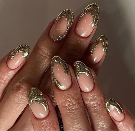 Melted Gold Nails, Melted Chrome Nails, 3d Silver Nails, Liquid Chrome Nails, Melting Nails, Gold And Silver Nails, Silver And Gold Nails, 3d Chrome Nails, Chrome Nail Designs