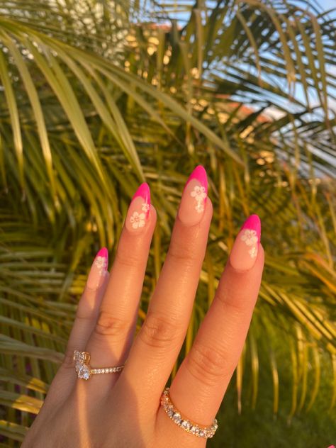 Pink french tip nails coconut girl nails pink nails flower nails Pink French Tip With Hawaii Flower, Nail For Hawaii, Summer Nails Inspiration Aesthetic, Pink French Hibiscus Nails, Cute Vacation Nails Pink, Hawaii Inspo Nails, White French Tip Nails With Hawaiian Flower, Nail Inspo Mexico, Pink Nails With Hawaiian Flower