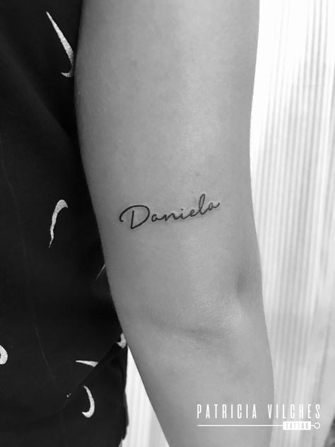 Daniel Tattoo Ideas, Letras Tattoo Nombres, Daniel Tattoo, Small Hand Tattoos, Family Tattoos, Name Tattoo, Name Tattoos, Tattoo Lettering, Hand Tattoos