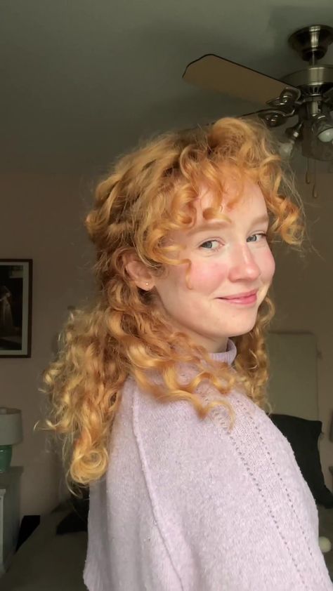 Light Red Curly Hair, Naturally Curly Strawberry Blonde Hair, Curly Red Hair Dyed Strawberry Blonde, Fluffy Strawberry Blonde Hair, Curly Strawberry Blonde Hair, Strawberry Blonde Curly Hair, Curly Ginger Hair Aesthetic, Curly Redhead Aesthetic, Hairstyle For Curly Hair