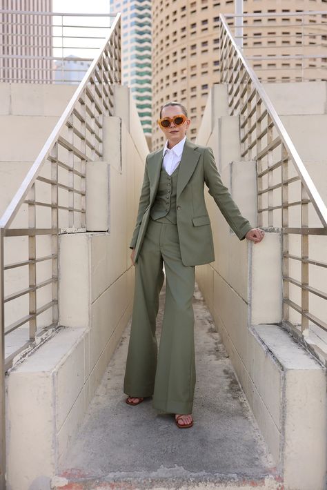 spring suit Olive Suit, Olive Clothing, Blair Eadie, Spring Suit, Fashion Sites, Suit Style, Work Looks, Dress For Success, Suit Separates