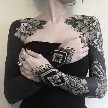 Black And White Tattoos, Black Sleeve Tattoo, Solid Black Tattoo, White Tattoos, Blackout Tattoo, Polynesian Tattoos, Geometry Tattoo, Inspiration Tattoos, Irezumi Tattoos