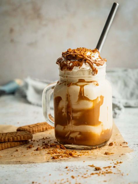 Easy Biscoff Milkshake (Vegan)