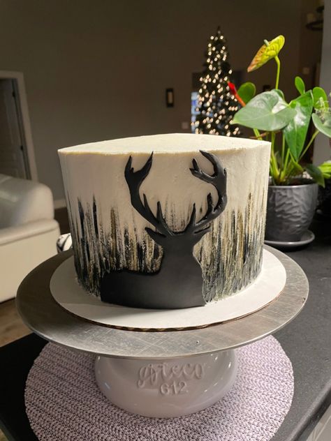 Birthday Cake For A Hunter, Hunting Birthday Party Cake, Buck Birthday Cake, Deer Cake Ideas, Hunter Cake Ideas, Hunting Cakes For Men, Hunting Wedding Cake, Hunting Birthday Cakes, Frosting Decorating